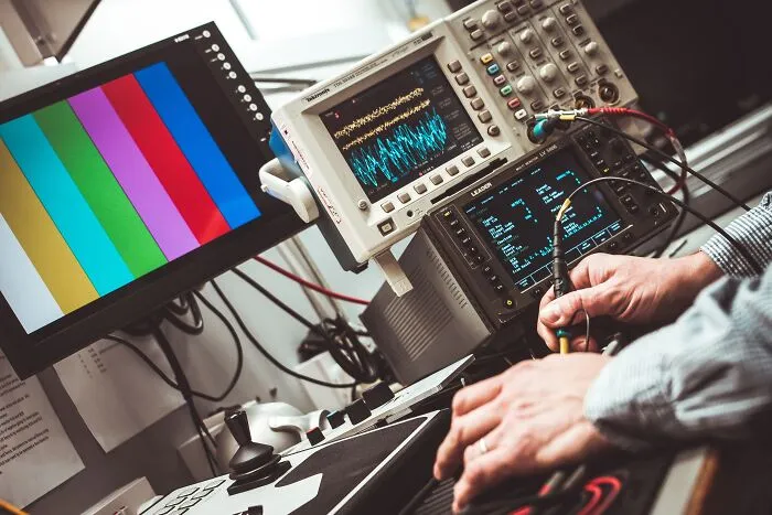 30 Things That These People Always Notice Because Of The Nature Of Their Jobs, As Pointed Out By People Online