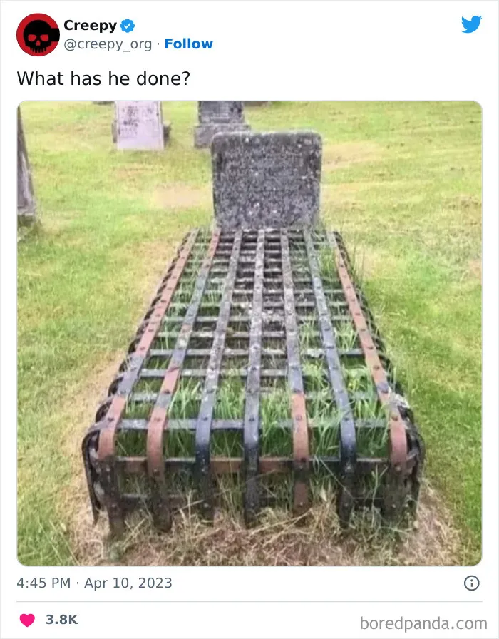 This Twitter Account Is About All Things Creepy, And Here Are 40 Of Their Most Chilling Posts