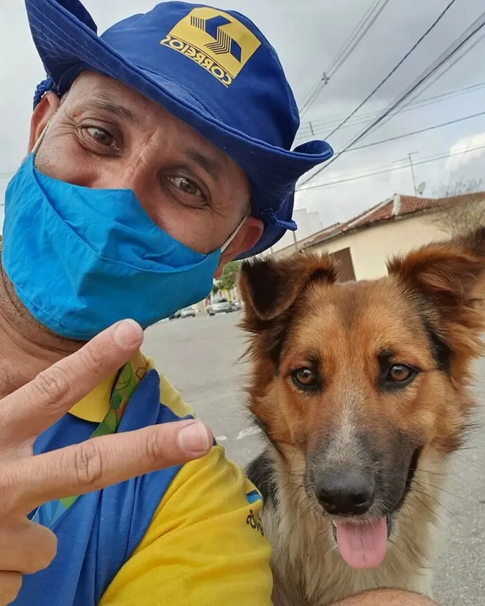 Mailman Takes Selfies With Every Animal That He Befriends While On His Job, And Here Are The Newest 30 Photos