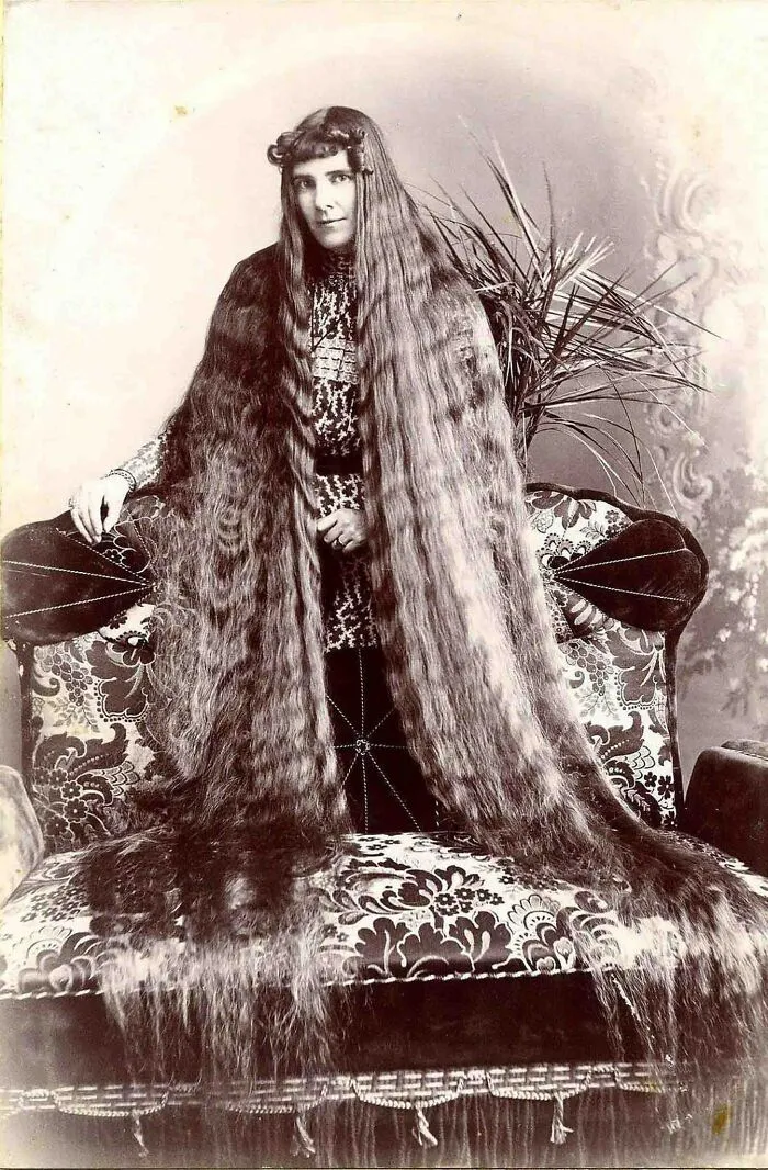 En la época victoriana, el pelo de la mujer se consideraba una parte importante de su aspecto y marcaba su estatus y feminidad