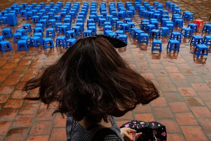 30 Times This Photographer Captured The Unfiltered Moments Of Daily Life (New Pics)