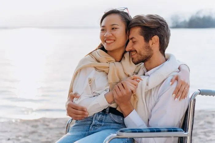 Estas 18 personas compartieron sus experiencias al estar en una relación con alguien con el que tenían una gran diferencia de edad