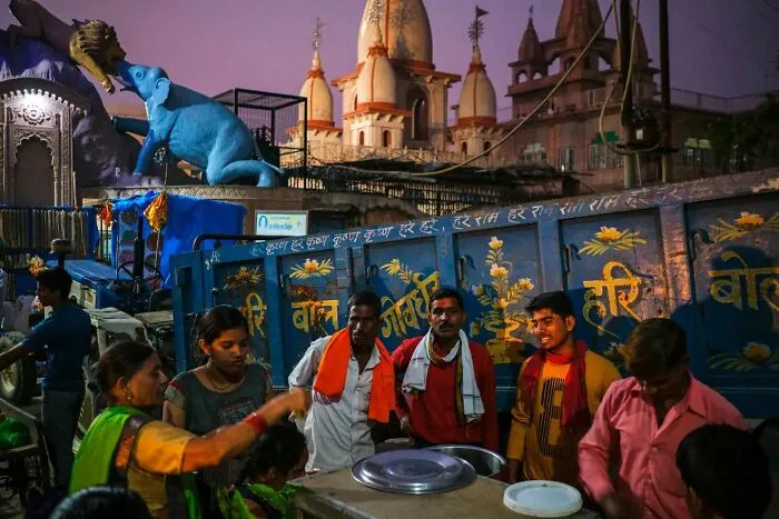 30 Times This Photographer Captured The Unfiltered Moments Of Daily Life (New Pics)