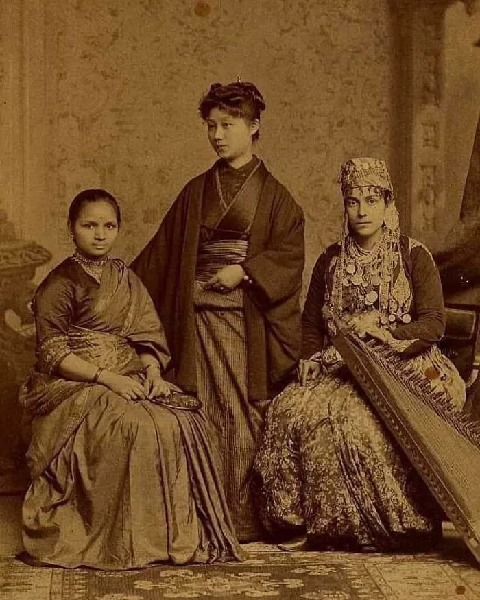 Tres mujeres que completaron su educación y se graduaron como médicas en Filadelfia, 1885