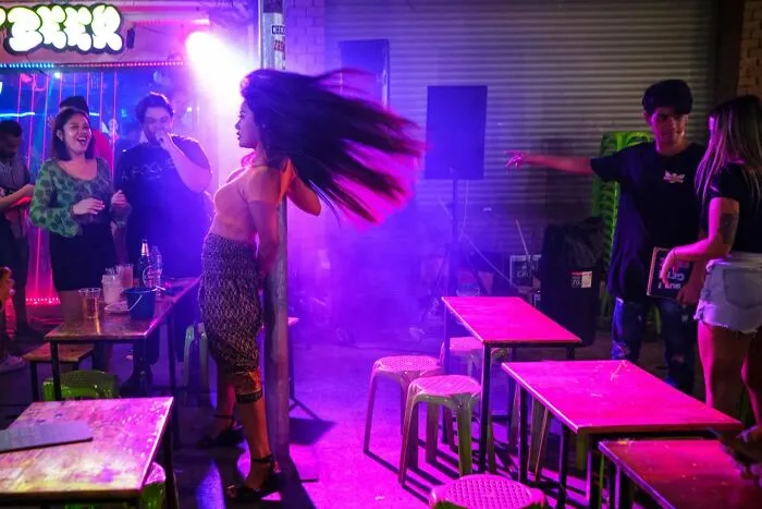30 Times This Photographer Captured The Unfiltered Moments Of Daily Life (New Pics)