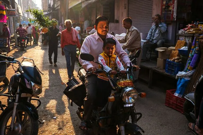 30 Times This Photographer Captured The Unfiltered Moments Of Daily Life (New Pics)