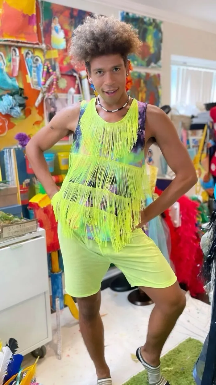 Max Alexander empezó a diseñar ropa a los 4 años, ahora tiene 7 y aquí están sus 37 mejores obras