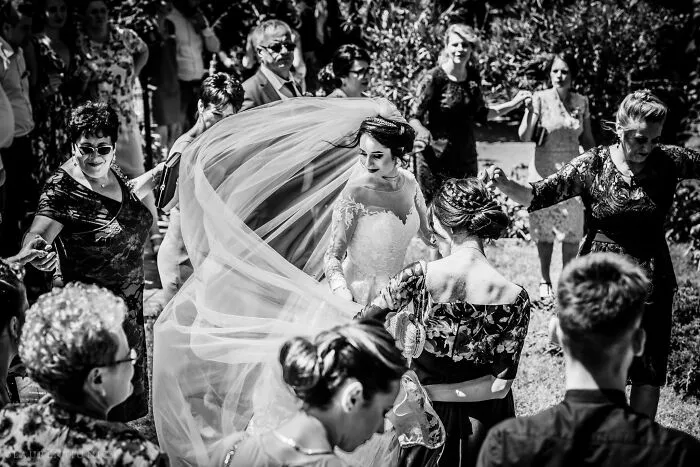 I Am A Wedding Photographer Who Captured Mesmerizing Moments In 30 Black And White Images
