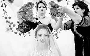 I Am A Wedding Photographer Who Captured Mesmerizing Moments In 30 Black And White Images