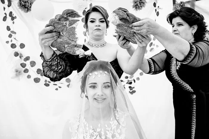 I Am A Wedding Photographer Who Captured Mesmerizing Moments In 30 Black And White Images