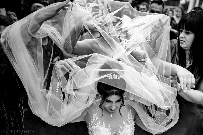I Am A Wedding Photographer Who Captured Mesmerizing Moments In 30 Black And White Images