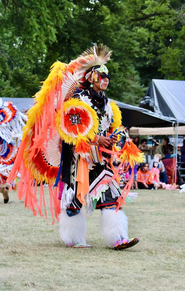 Powwow: 29 New Pictures Of Dancers And Their Beautiful Costumes