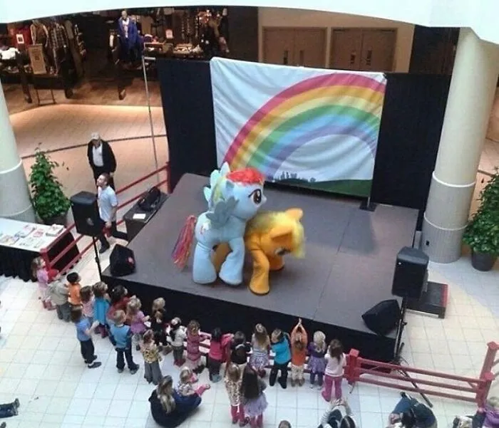 Weird-Daily-Cursed-Images