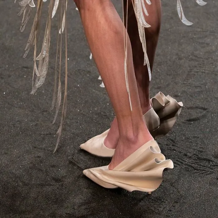 Not Your Everyday Surreal Heels By This Australian Designer (36 Pics)