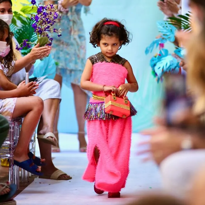 Max Alexander empezó a diseñar ropa a los 4 años, ahora tiene 7 y aquí están sus 37 mejores obras