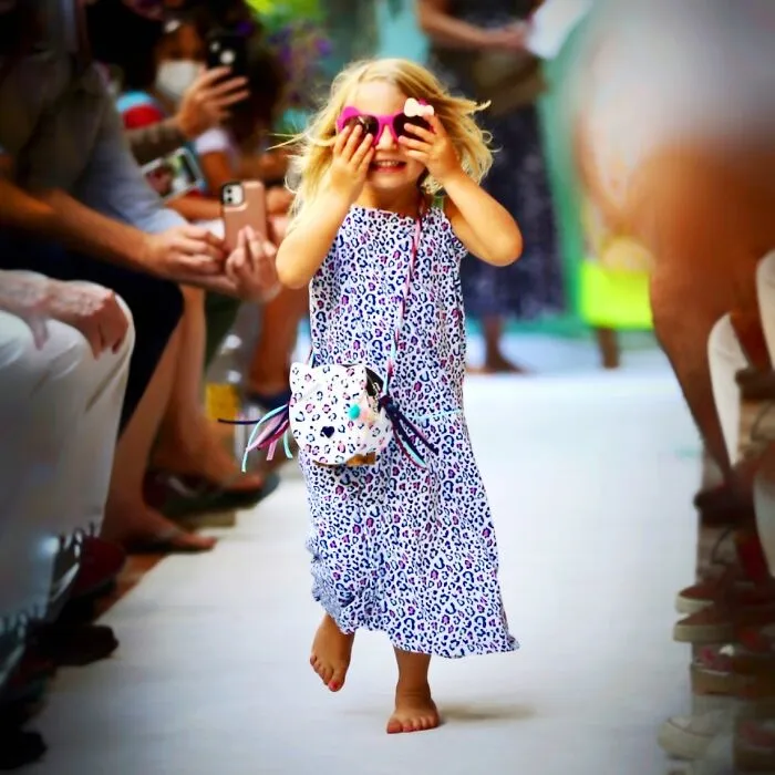 Max Alexander empezó a diseñar ropa a los 4 años, ahora tiene 7 y aquí están sus 37 mejores obras