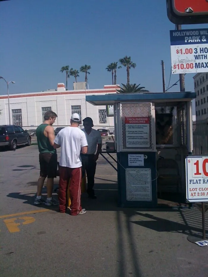 30 Times Celebrities Proved To Be Actually Nice When Encountering "Regular" People