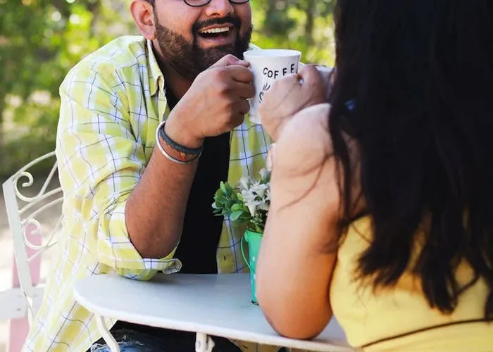 "Do You Clap When The Plane Lands?": People Share 30 Questions You Should Definitely Ask Before Dating Someone