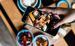 Man Goes Out Of His Way To Ruin Girlfriend’s Food Pictures, So She Makes Him Pay
