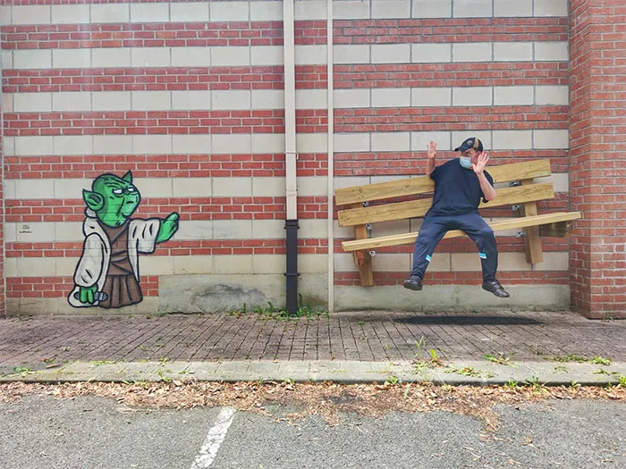 30 Ingeniosas y divertidas obras de arte urbano de las calles de Francia por Oakoak (nuevas fotos)