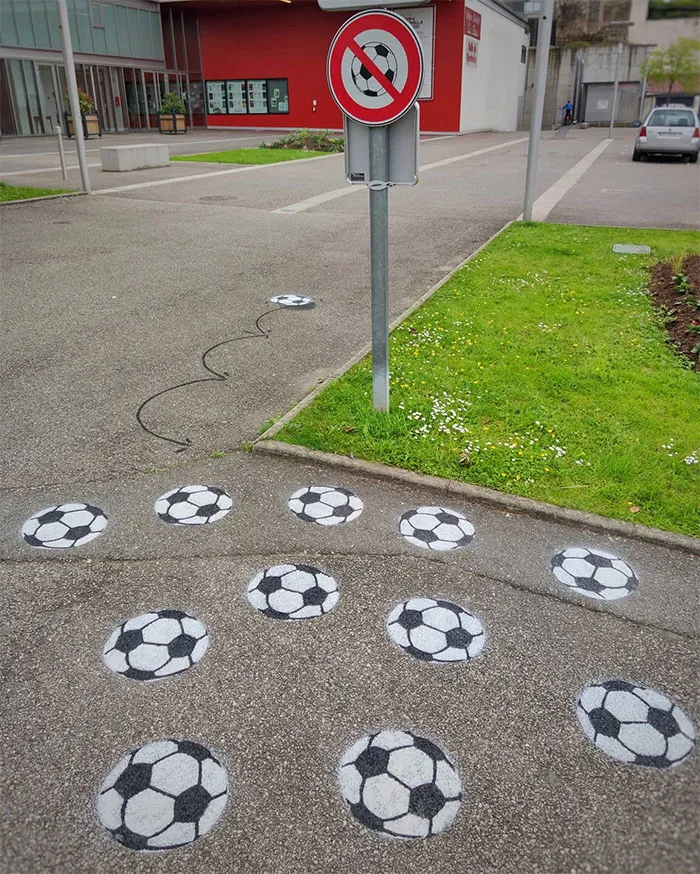 30 Ingeniosas y divertidas obras de arte urbano de las calles de Francia por Oakoak (nuevas fotos)