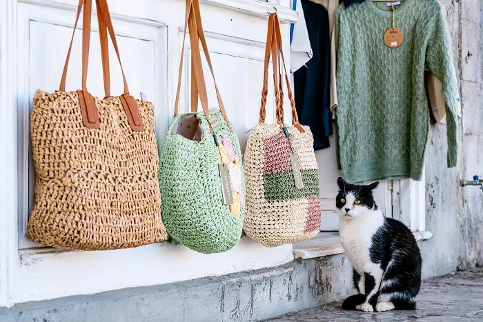 40 Cats Living In One Of The Most Beautiful Greek Islands That I Photographed