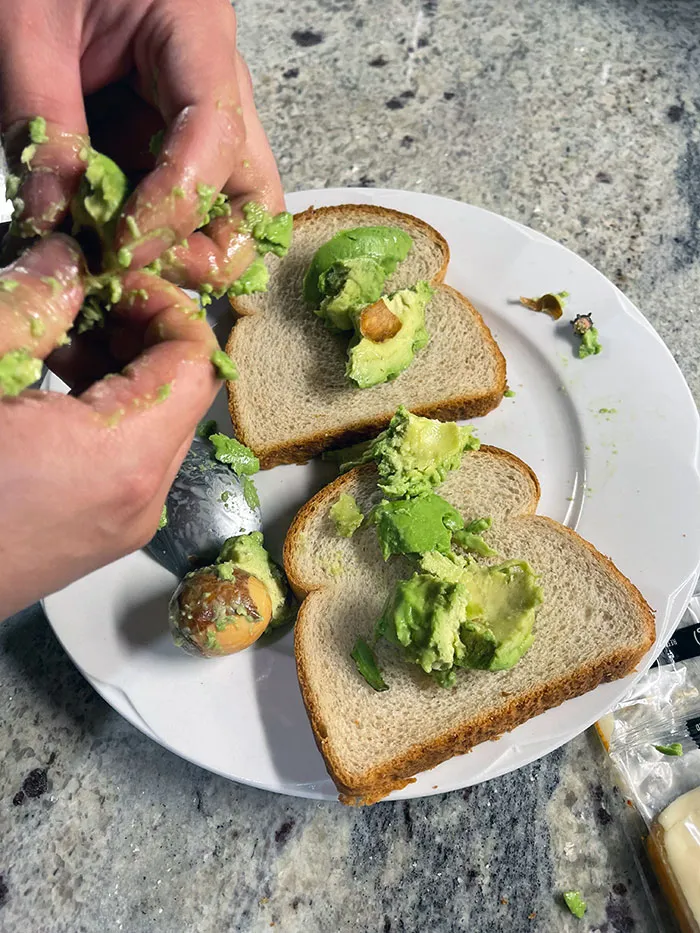 This Is How My Boyfriend Cuts An Avocado