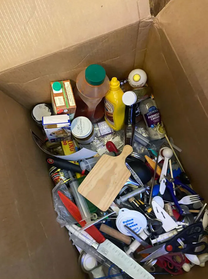 This Is How My Boyfriend Packed Up A Moving Box With Kitchen Stuff While I Was At Work