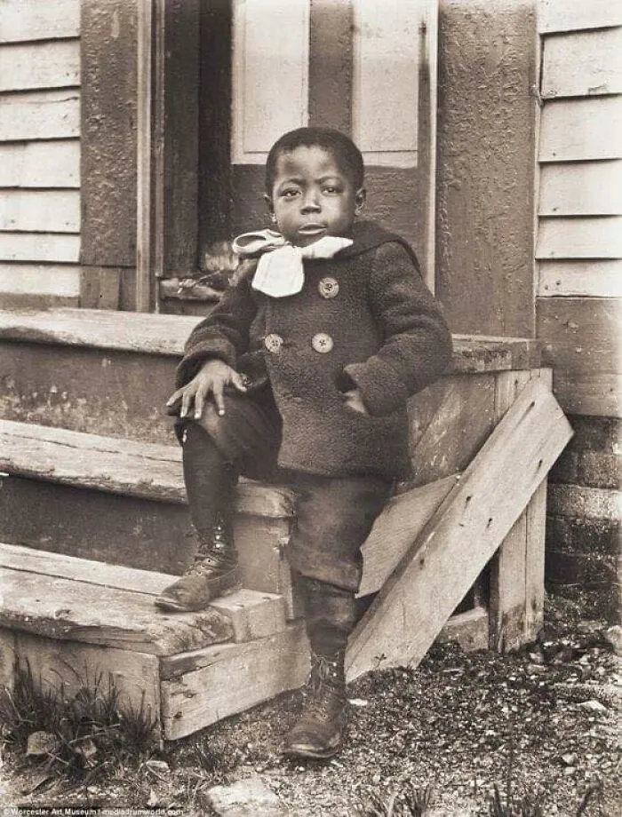 Joven elegantemente vestido para tomarse una foto, 1905