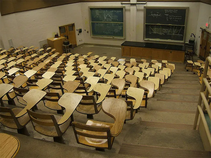 49 Left-Handed Things Only A Small Percentage Of The Population Get To Experience