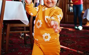 Entitled Parents Let Their Kids Run Around A Restaurant Until One Grabs A Stranger's Legs And Gets Yelled At