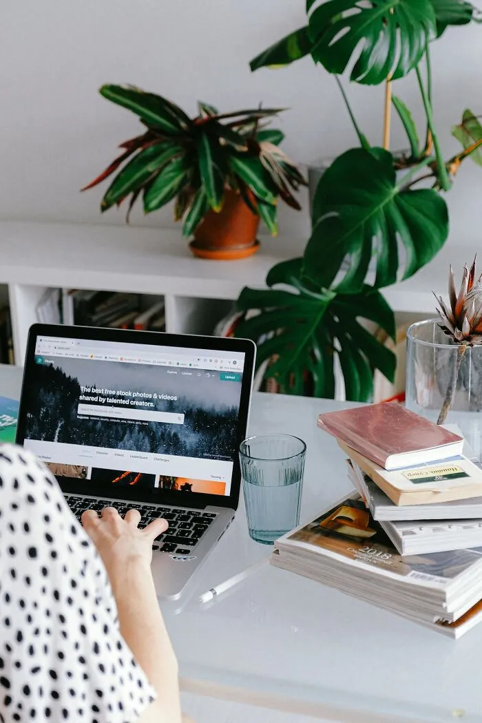 From Nannies To Lab Researchers To Car Mechanics, Folks Online Are Opening Up About Their 30 'Behind-The-Scenes' Work Secrets