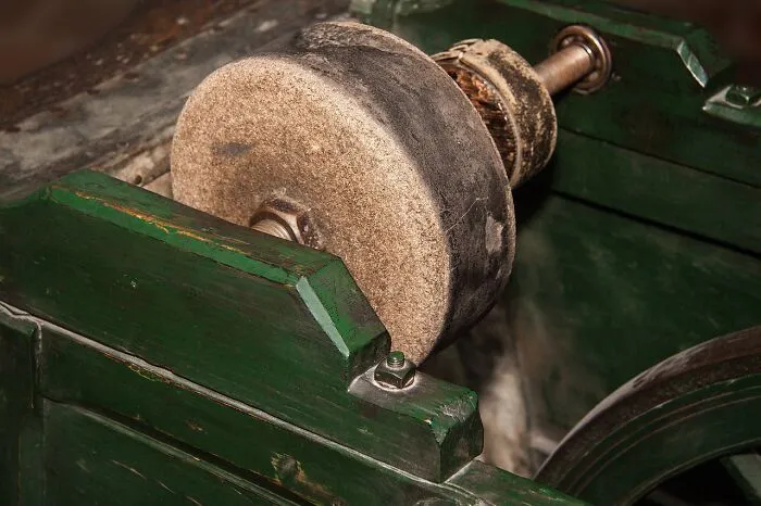 Scissor Grinder