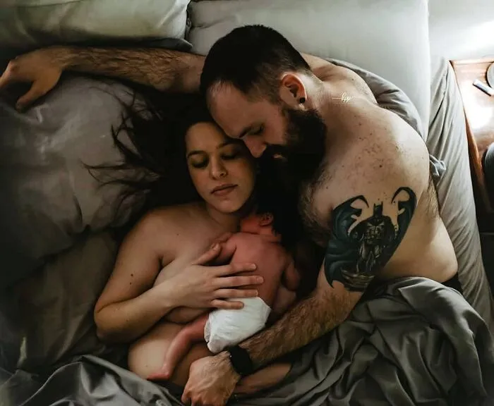 Photographer Captures Parents’ Reactions When They See Their Baby For The First Time After Being Born (30 Pics)