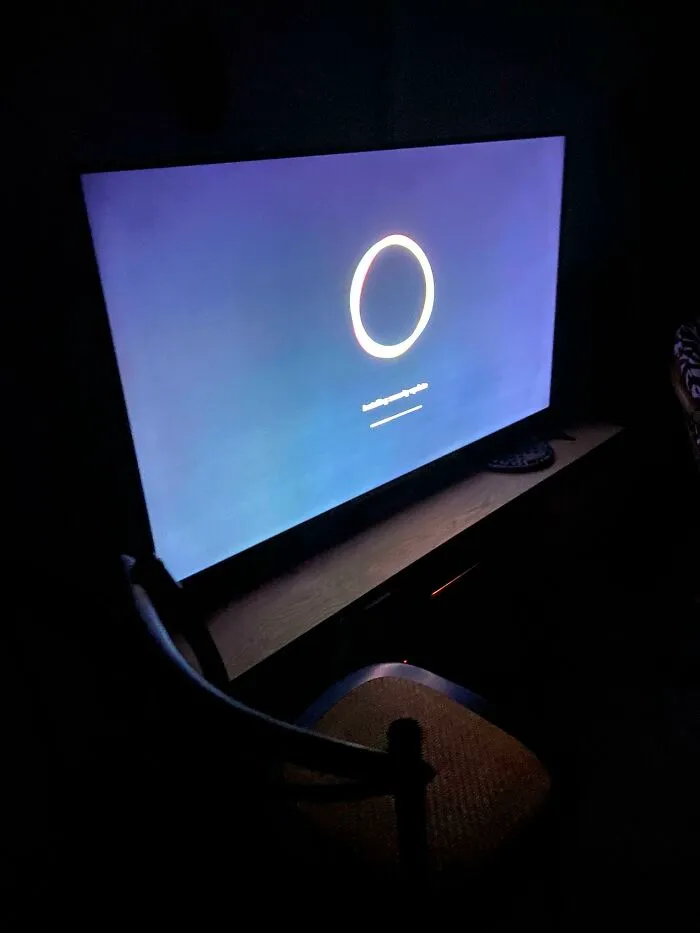 TV Turned Itself On At 3am To ‘Update’. This Was The Loading Screen