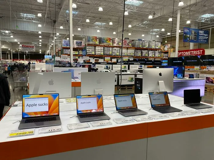 “Apple apesta”. Lo hallé hoy en el supermercado Costco