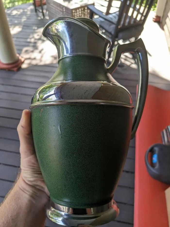 Otra jarra aislada Stanley. Pero esta tiene unos 100 años