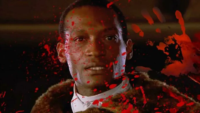 En Candyman (1992), cualquiera que diga "Candyman" cinco veces delante de un espejo muere a manos de Candyman. Sin embargo, en la historia corta original, decir Candyman no invoca a Candyman. Esto...