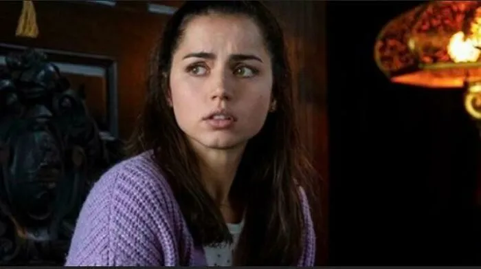 El creador de Cuchillos Por La Espalda (2019), Rian Johnson, desarrolló el personaje de Ana De Armas, Marta -una mujer hermosa, con principios, desinteresada e incapaz de mentir- imaginando exactamente lo contrario de mi ahora exnovia. Jódet* Tina, Encontré los textos