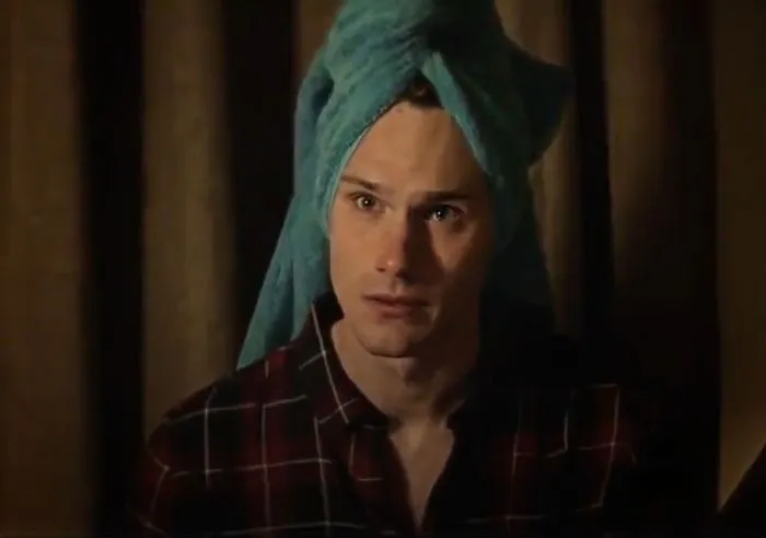 Harry from Fleabag with a towel on his head