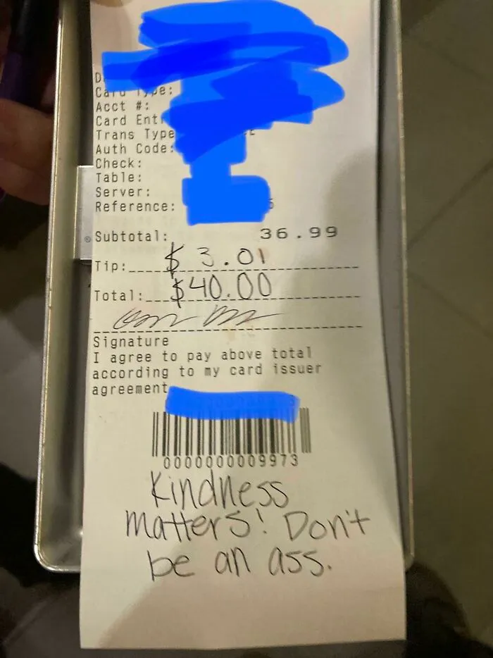 "¡La amabilidad importa! No seas imbécil". El gerente recibió esto de una mesa (de adultos) a quienes dijo que no podían ordenar el menú para niños