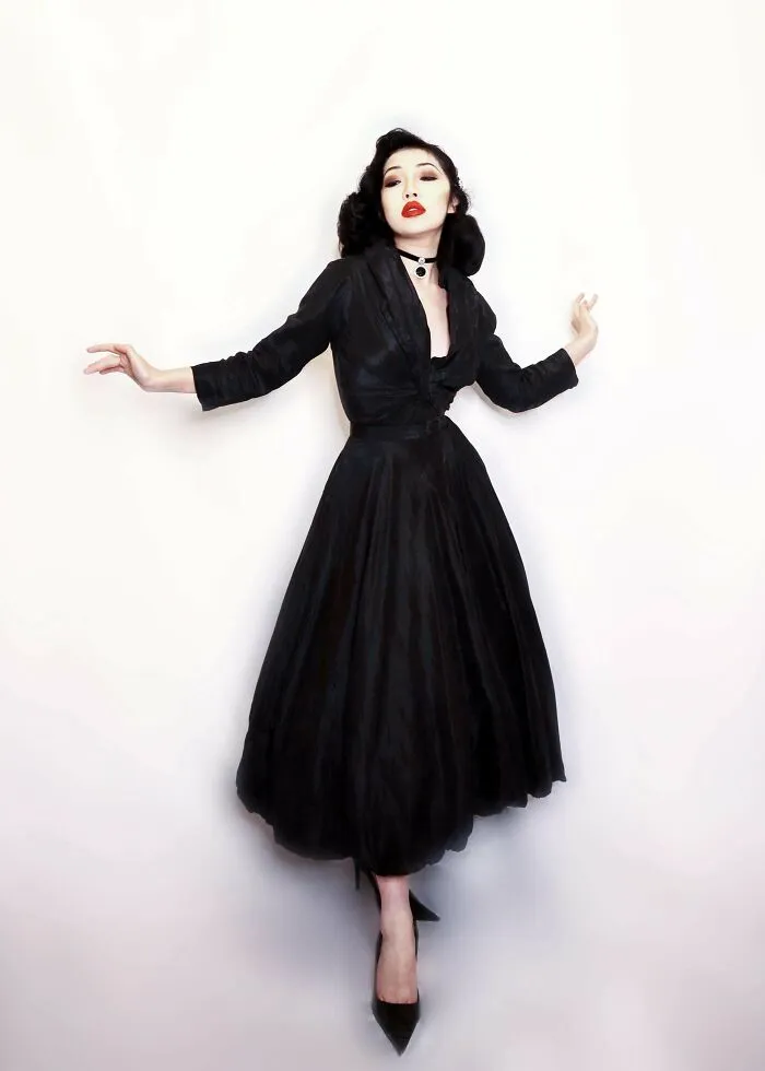 Por fin pude usar este hermoso vestido de Ceil Chapman de los años 1950. ¡Es el tesoro más valioso de mi colección!