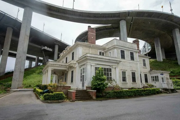 Mansion Under Bay Bridge In San Fransisco, Ca
