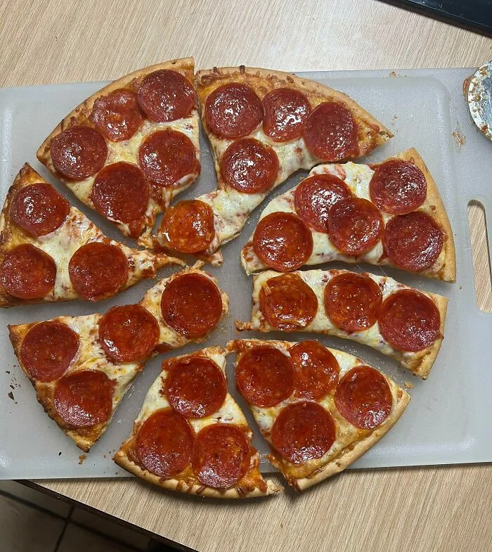 Mi padre hace esto para evitar cortar el pepperoni