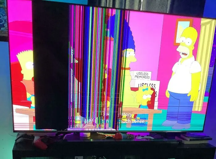 Mi hijo de 2 años decidió tirar su taza de sorber a nuestro televisor de 65 pulgadas