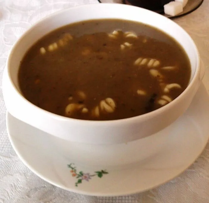 This Viral Thread Has Locals Pointing Out The Worst Foods In Their Country (30 Answers)