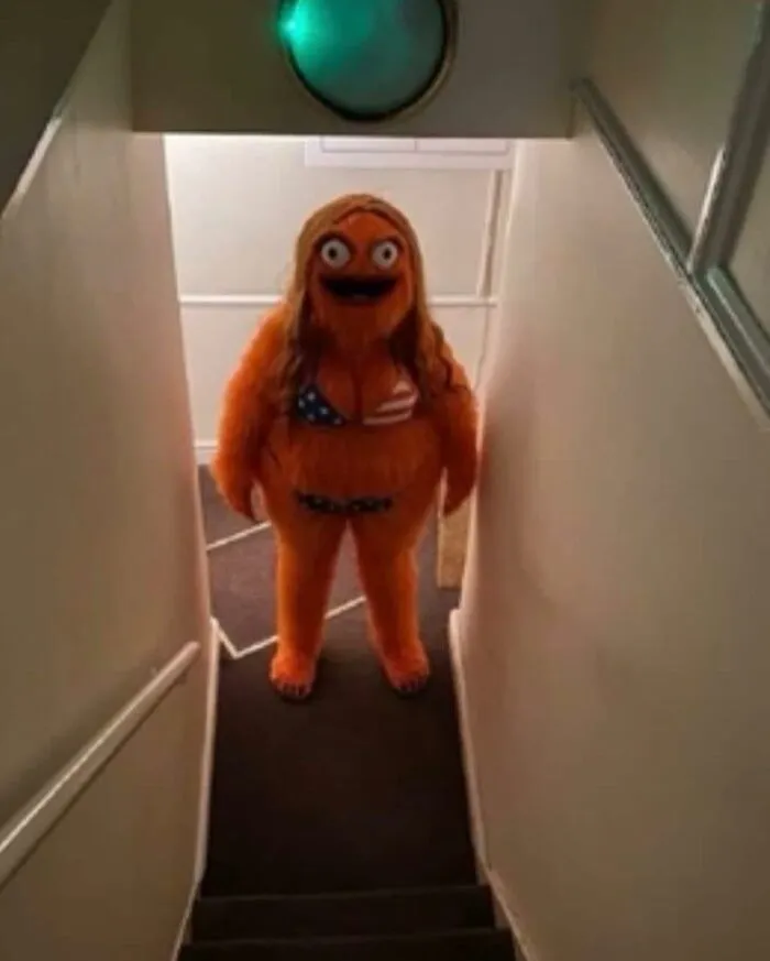50 Unsettling Posts From This Instagram Account Dedicated To Sharing Cursed And Weird Pics