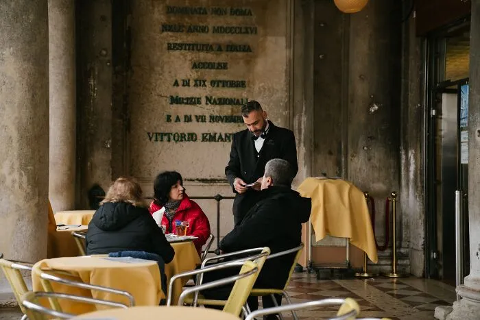 “What’s An Unspoken Social Rule That Americans Follow That Aren’t Obvious To Visitors?” (30 Answers)