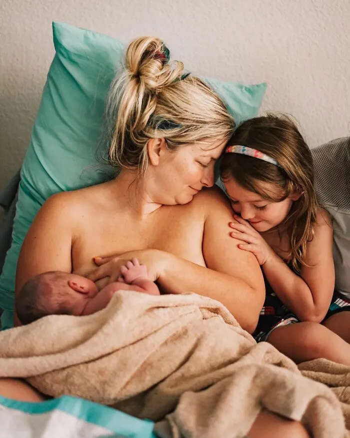 Photographer Captures Parents’ Reactions When They See Their Baby For The First Time After Being Born (30 Pics)