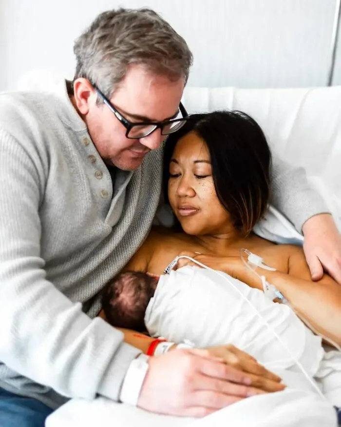 Photographer Captures Parents’ Reactions When They See Their Baby For The First Time After Being Born (30 Pics)